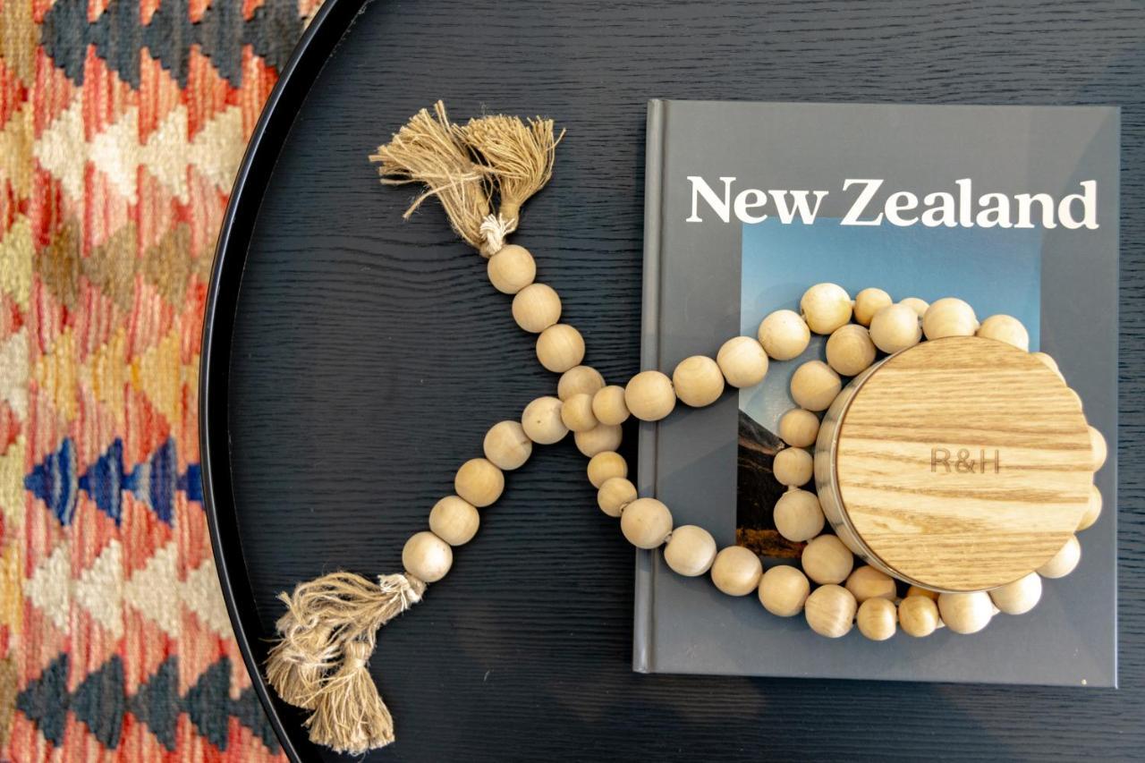 Stylish Haven Luxury Interiors In Prime Location Queenstown Exterior foto