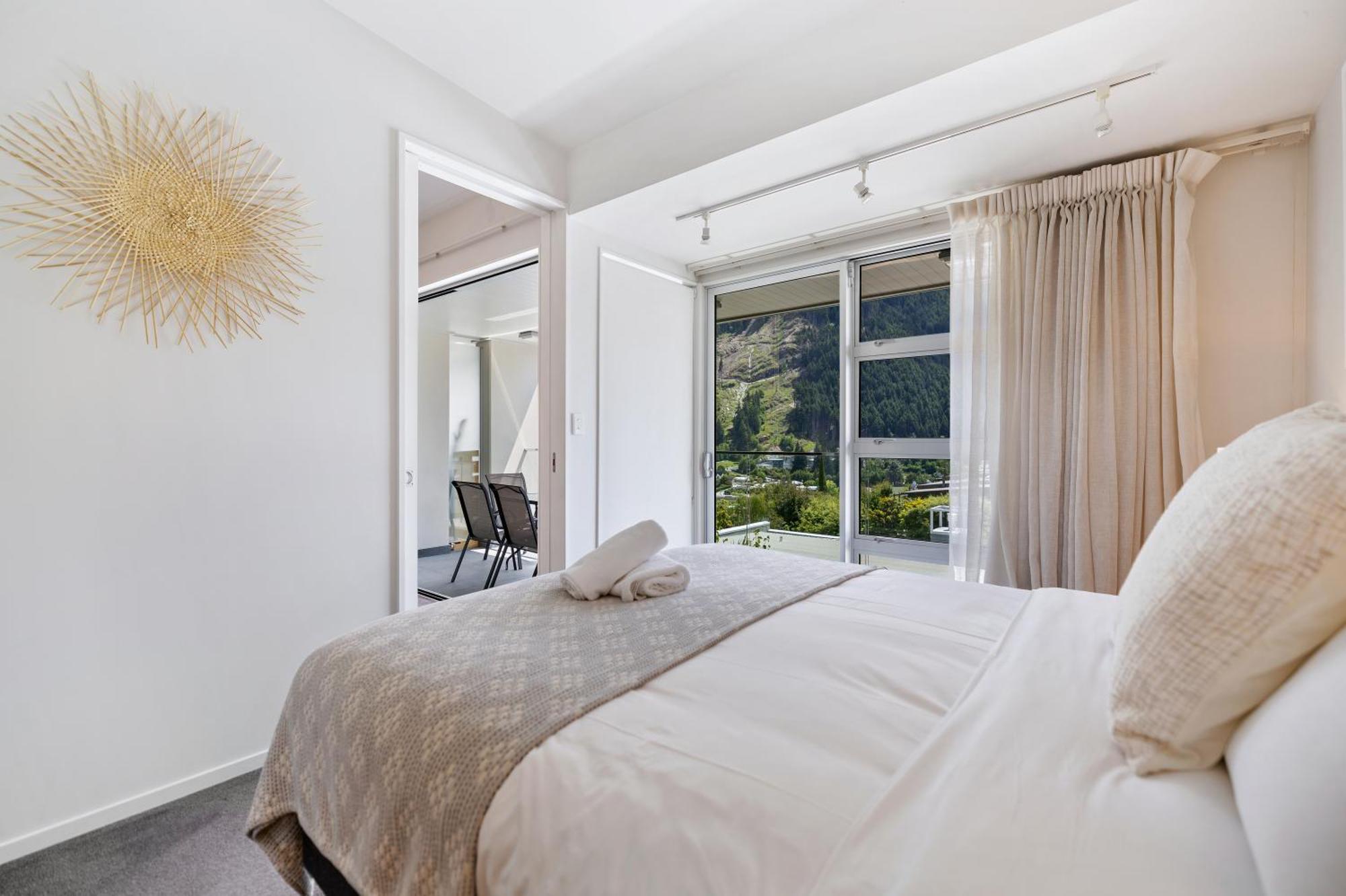 Stylish Haven Luxury Interiors In Prime Location Queenstown Exterior foto