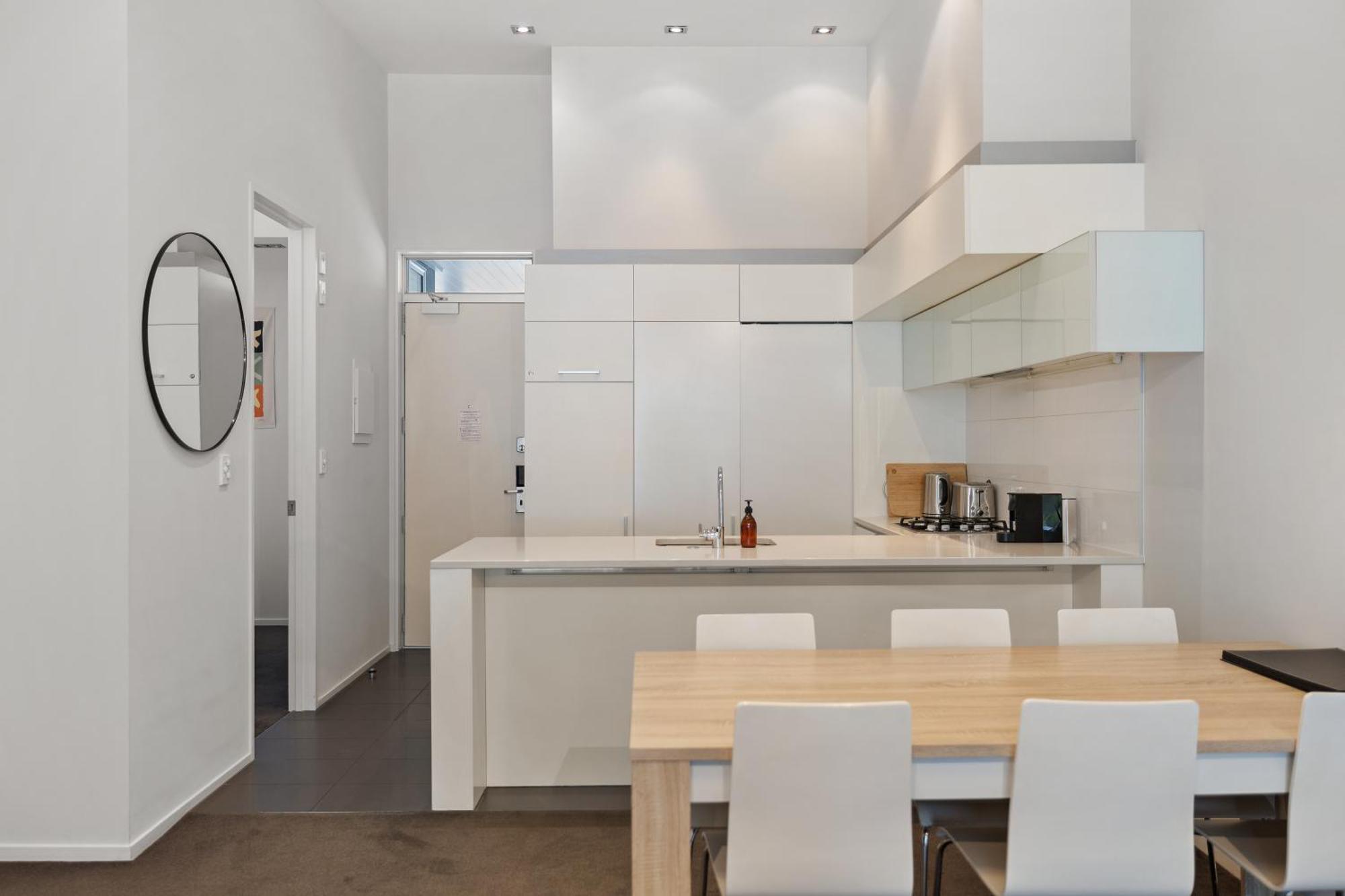 Stylish Haven Luxury Interiors In Prime Location Queenstown Exterior foto