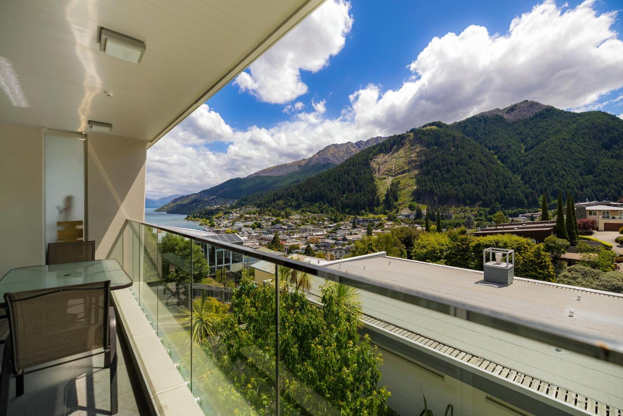 Stylish Haven Luxury Interiors In Prime Location Queenstown Exterior foto